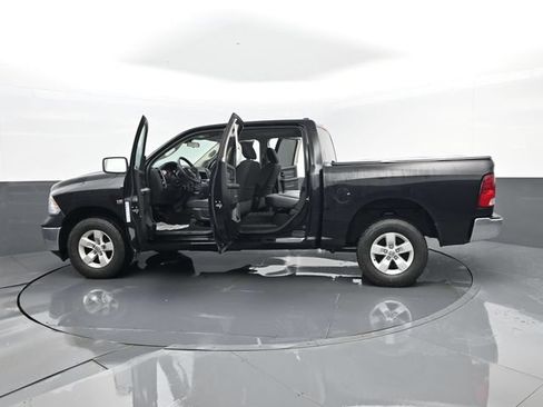 Used 2022 RAM 1500 4x4 Crew Cab Classic w/ Chrome Appearance Group image 29