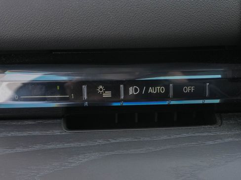 Used 2024 BMW i5 eDrive40i w/ Convenience Package RWD image 16