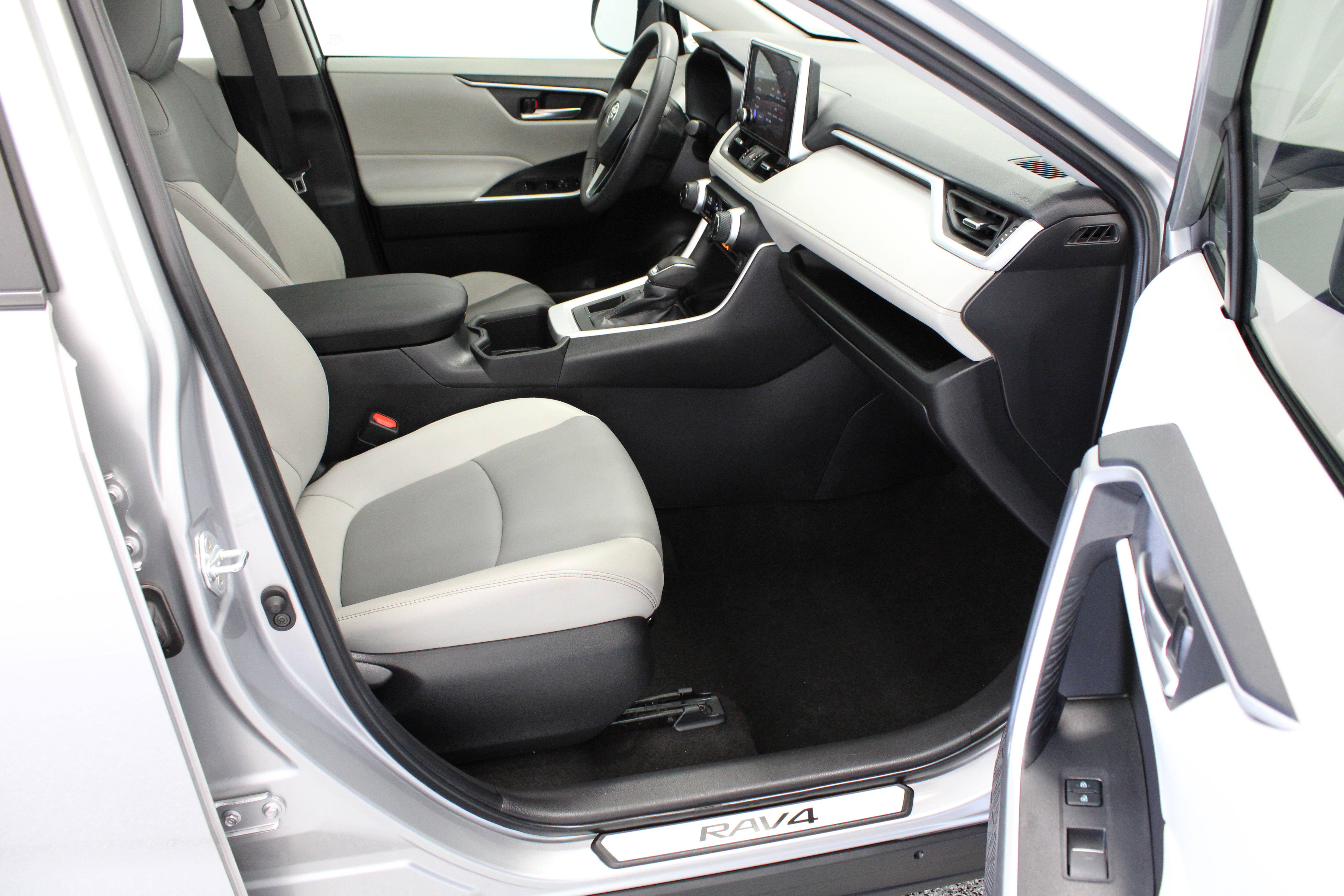 Used 2023 Toyota RAV4 XLE Premium FWD image 38