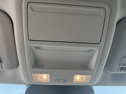 Used 2025 Ford Escape SE w/ PHEV Premium Package FWD image 32