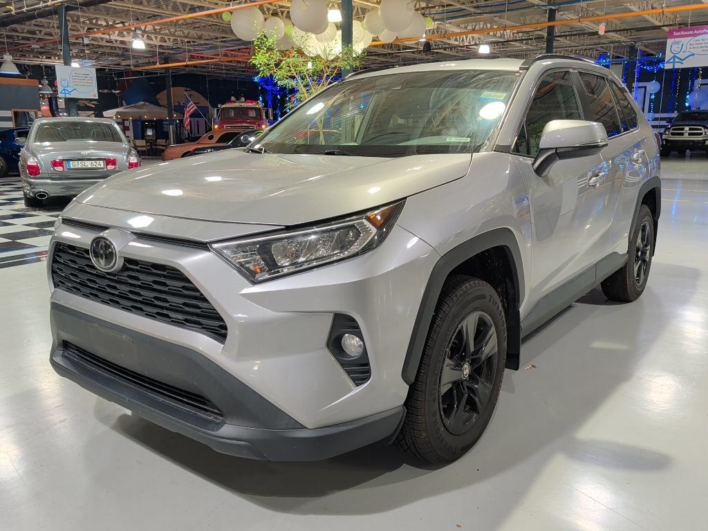 Used 2020 Toyota RAV4 XLE AWD/4WD image 1
