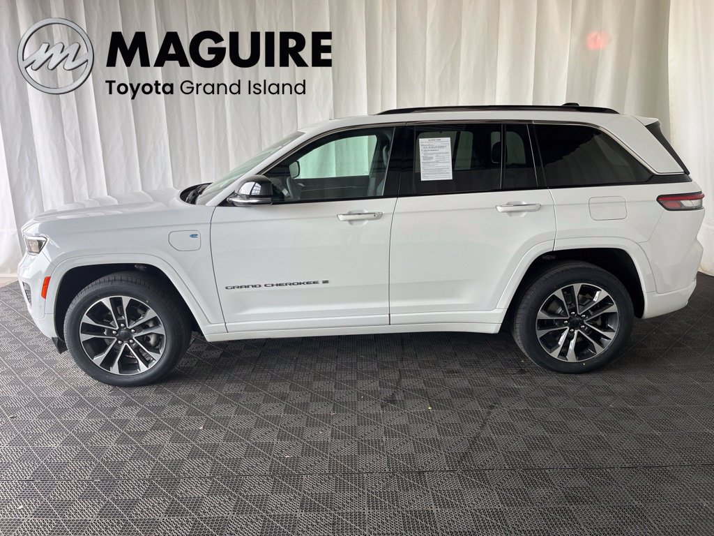 Used 2023 Jeep Grand Cherokee Overland w/ Luxury Tech Group IV AWD/4WD image 30
