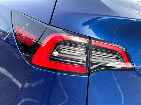 Used 2021 Tesla Model Y Long Range image 26