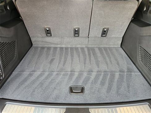 New 2026 Chevrolet Suburban High Country image 28