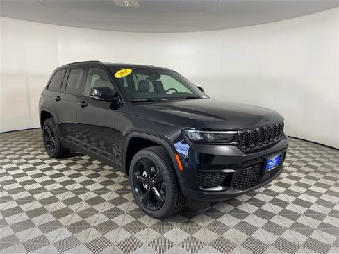 New 2025 Jeep Grand Cherokee Altitude image 7