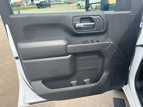 Used 2025 Chevrolet Silverado 2500 W/T image 12