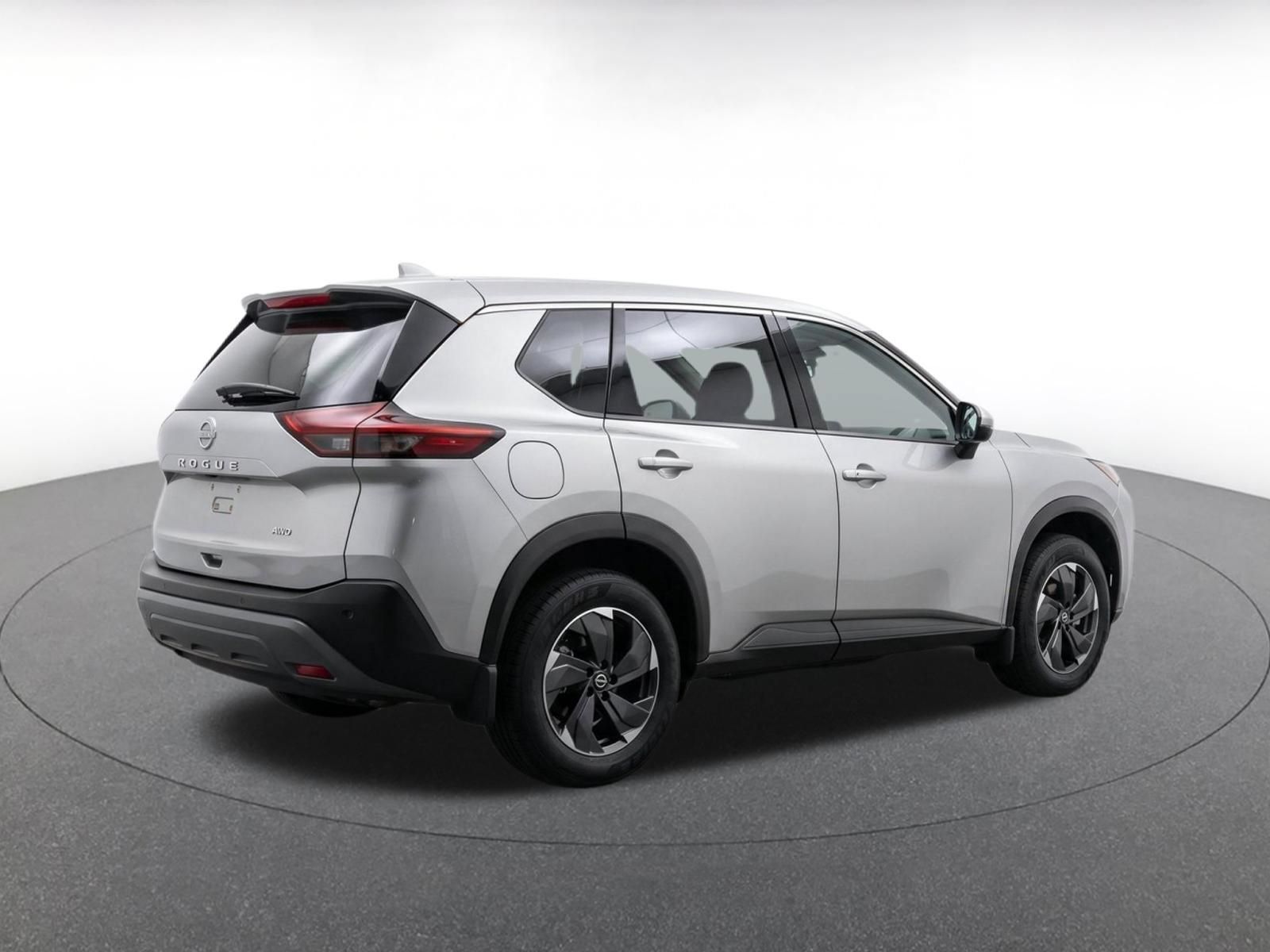 Used 2025 Nissan Rogue SV AWD/4WD image 8