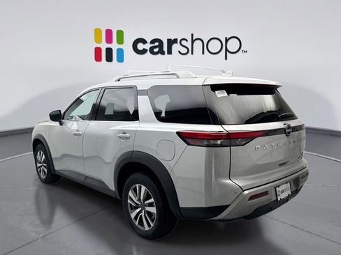 Used 2023 Nissan Pathfinder SL image 3