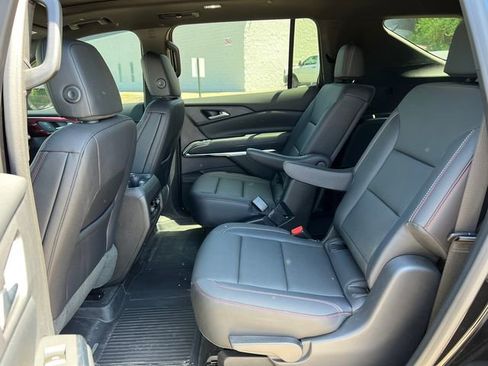 Used 2026 Chevrolet Traverse Z71 w/ LPO, Floor Liner Package AWD/4WD image 6