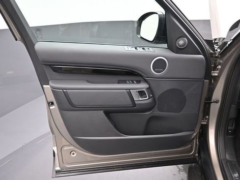 Used 2025 Land Rover Discovery S AWD/4WD image 23