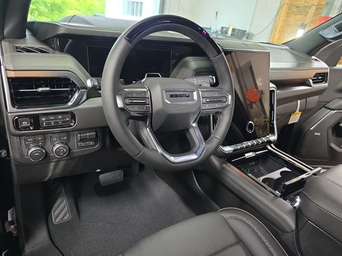 New 2026 GMC Yukon Denali w/ Advanced Technology Package AWD/4WD image 16