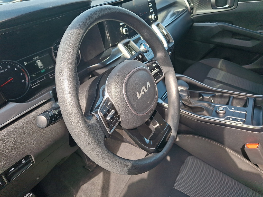 Used 2023 Kia Sorento LX FWD image 24