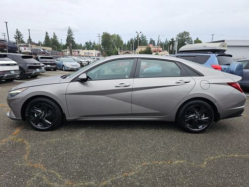 Used 2023 Hyundai Elantra Blue FWD image 4