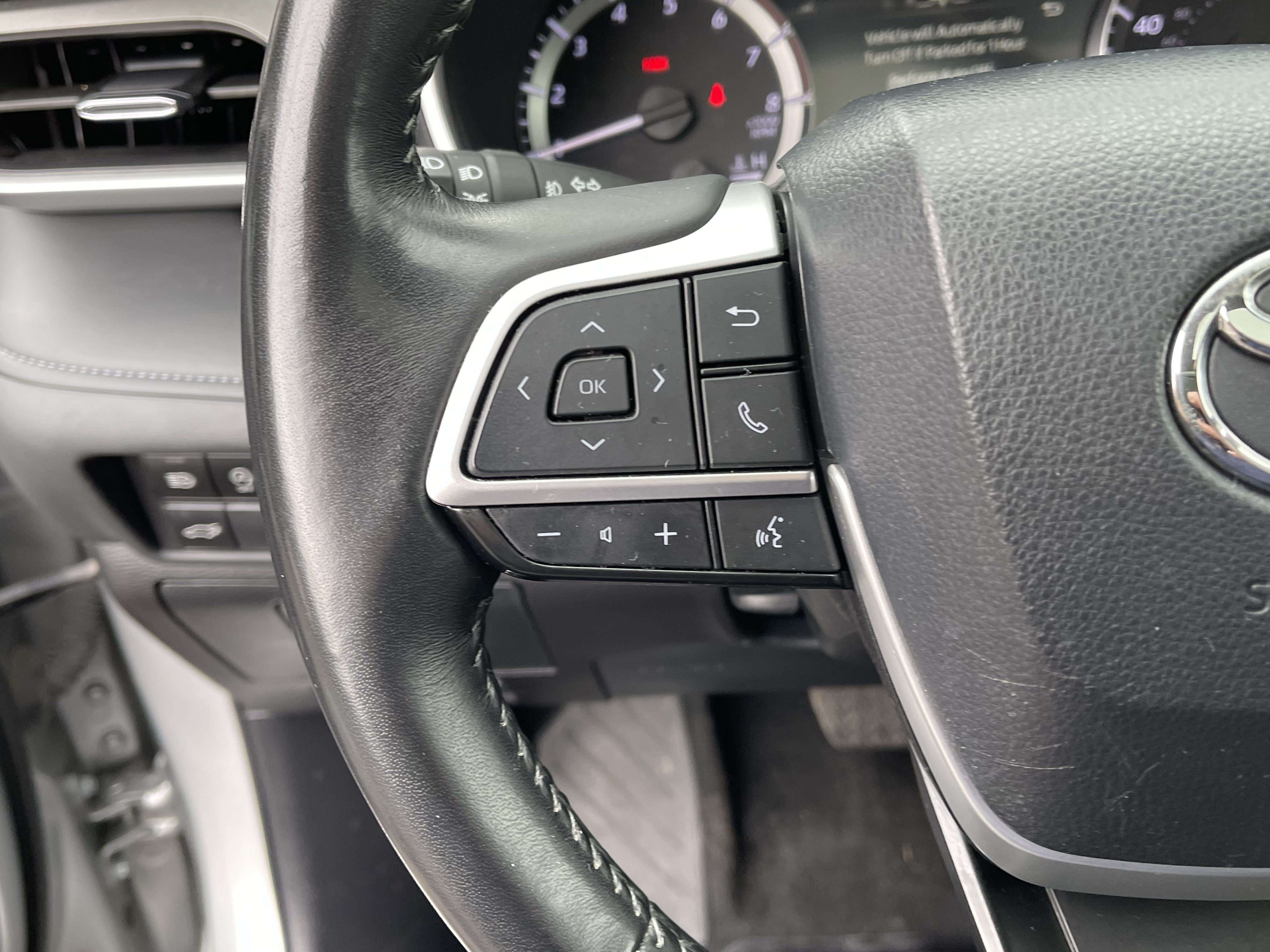 Used 2024 Toyota Highlander XLE AWD/4WD image 22