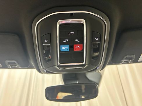 Used 2024 Jeep Grand Cherokee Laredo w/ Luxury Tech Group I AWD/4WD image 18