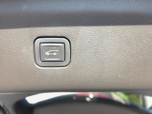 Used 2021 Buick Enclave Essence w/ Sound and Sites Package FWD image 11