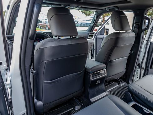 Used 2026 Lexus GX 550 w/ Accessory Package (2T) image 34