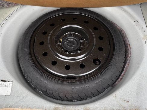 Used 2006 Pontiac Grand Prix Base 4dr Sedan w/ Sun And Sound Package image 21