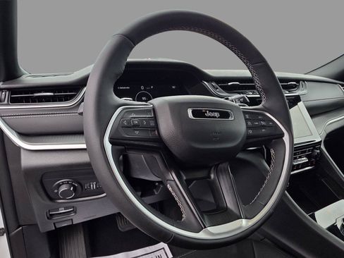 Certified 2025 Jeep Grand Cherokee Laredo X w/ Luxury Tech Group I AWD/4WD image 11