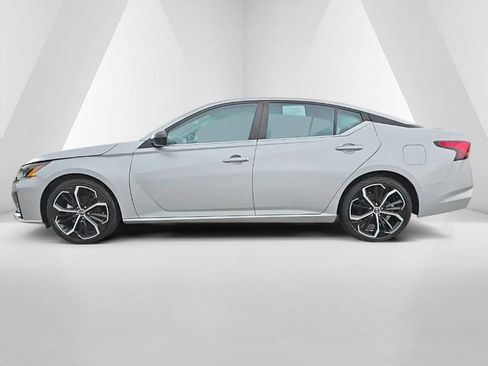 Used 2024 Nissan Altima 2.5 SR FWD image 7