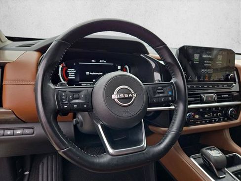 Used 2023 Nissan Pathfinder Platinum w/ Black Appearance Package FWD image 10
