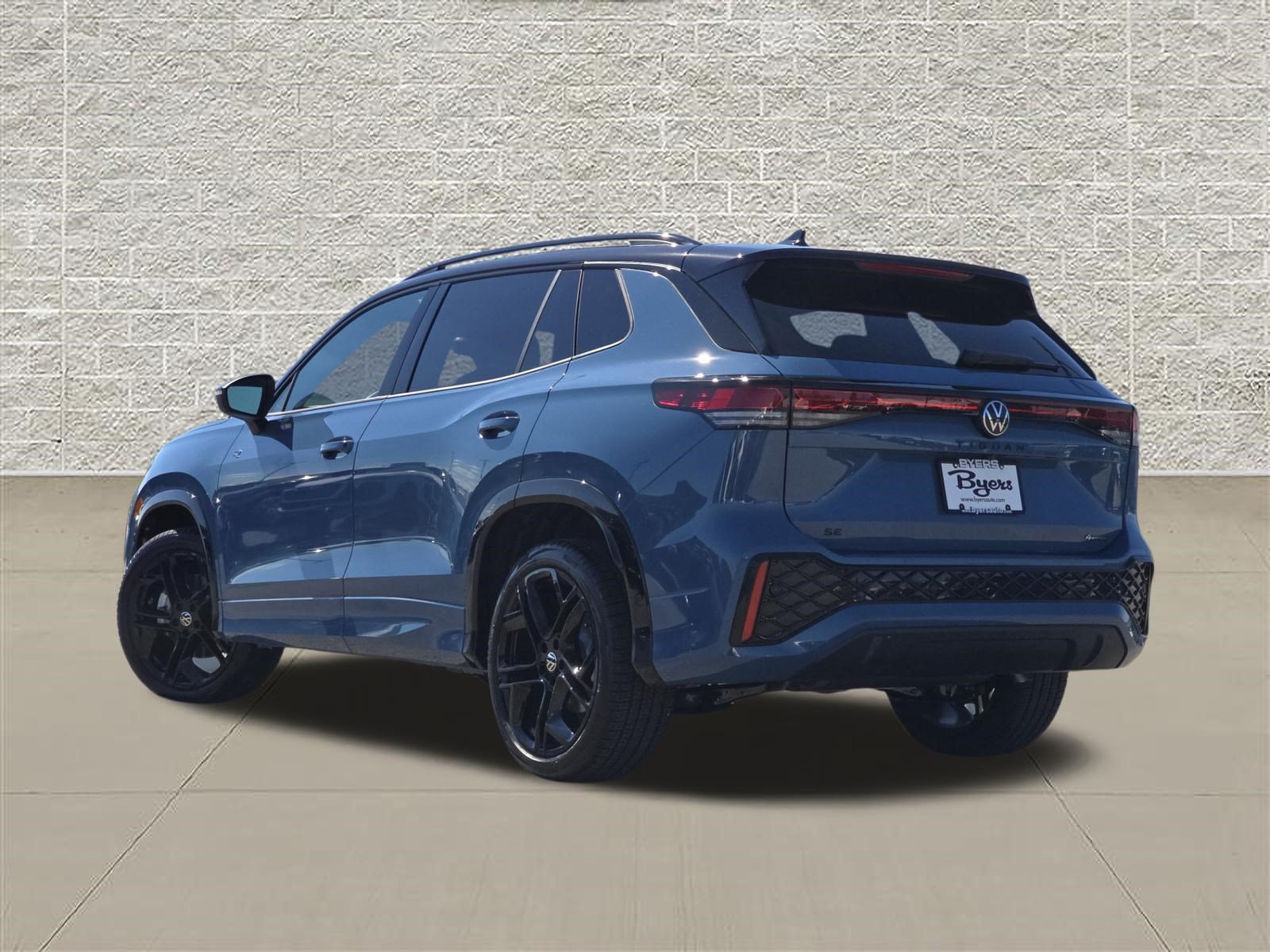 New 2026 Volkswagen Tiguan SE R-Line AWD/4WD image 5