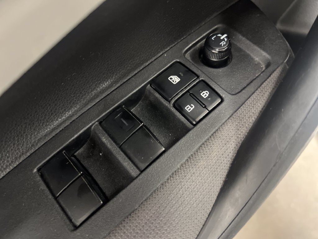 Used 2020 Toyota Corolla LE FWD image 14
