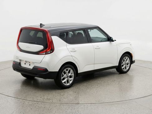 Used 2025 Kia Soul LX w/ LX Technology Package FWD image 9
