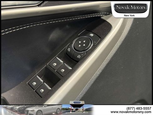 Used 2022 Ford Explorer XLT w/ Equipment Group 202A image 11