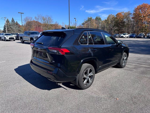 Used 2022 Toyota RAV4 SE w/ Weather & Moonroof Package AWD/4WD image 3
