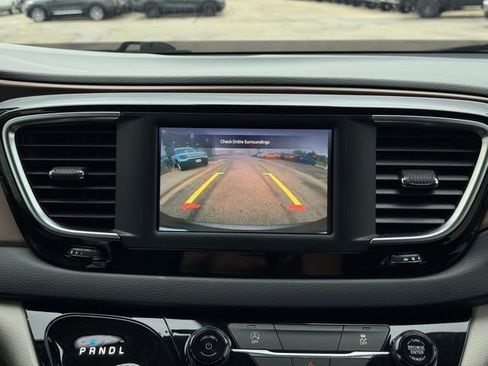 Used 2023 Chrysler Voyager LX FWD image 4