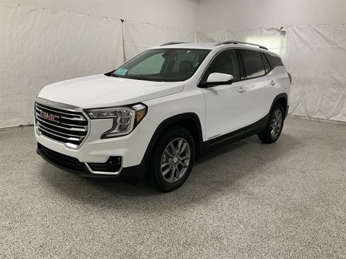 Used 2024 GMC Terrain SLT image 2