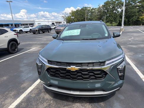 New 2026 Chevrolet Trax LT w/ Sunroof Package FWD image 2