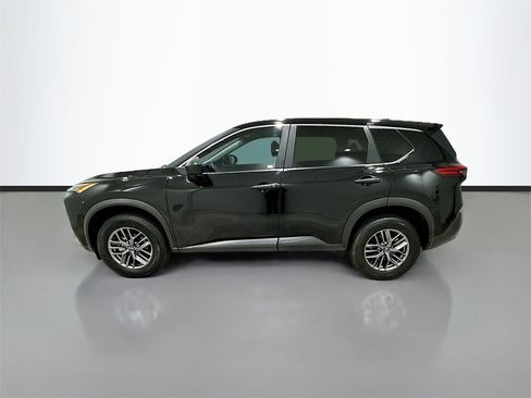 Used 2023 Nissan Rogue S image 4