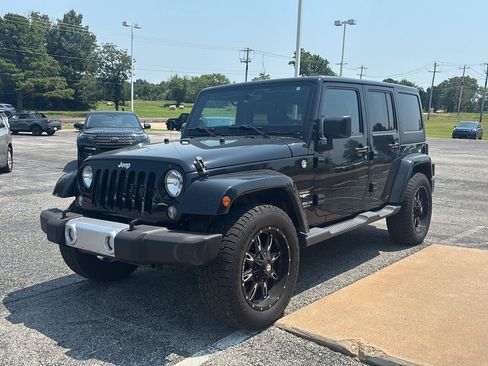 Used 2015 Jeep Wrangler Unlimited Sahara w/ Dual Top Group AWD/4WD image 7
