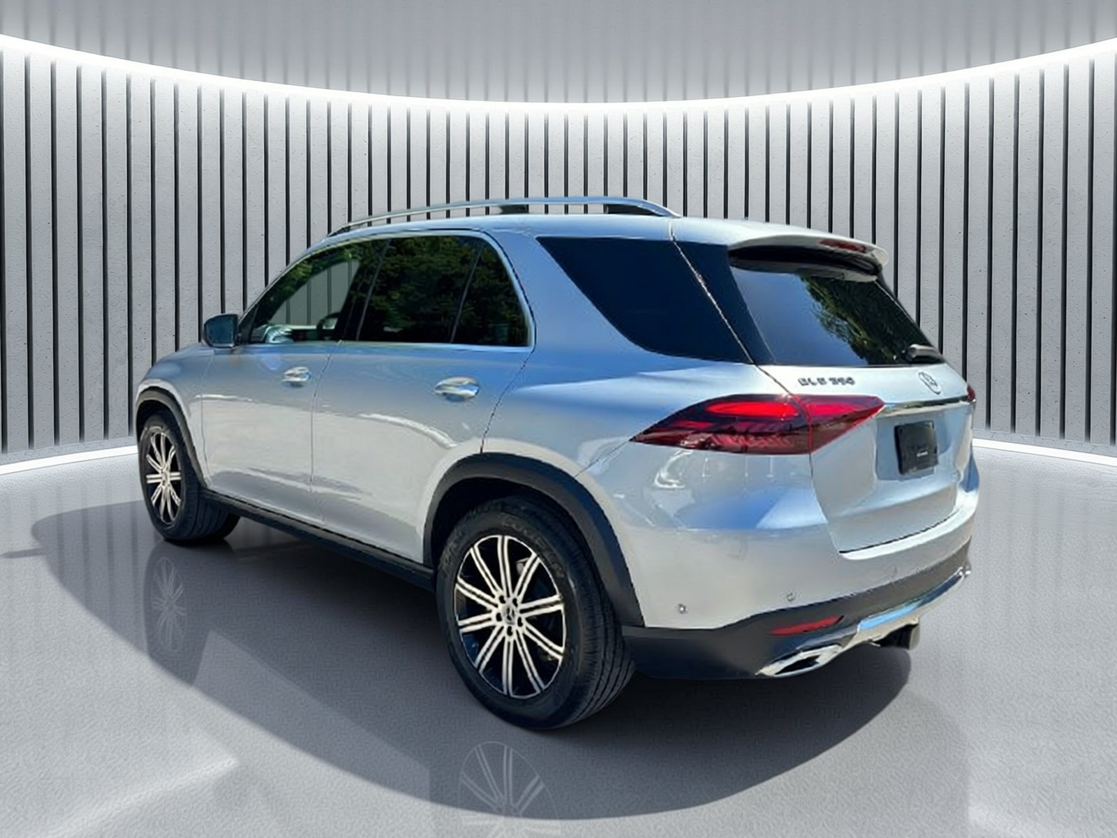 Certified 2025 Mercedes-Benz GLE 350 4MATIC image 3
