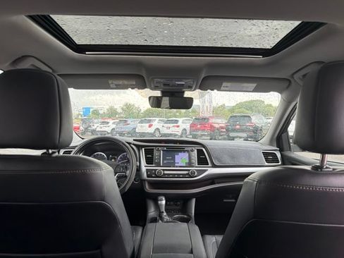 Certified 2018 Toyota Highlander XLE AWD/4WD image 9