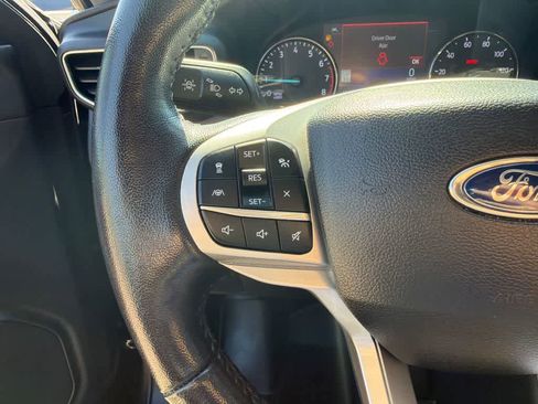 Used 2022 Ford Explorer XLT w/ Equipment Group 202A AWD/4WD image 23
