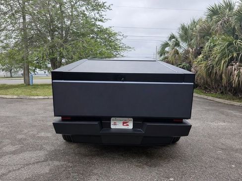 Used 2024 Tesla Cybertruck AWD Crew Cab image 11