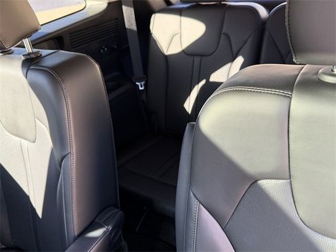 Used 2023 Kia Sorento SX image 19