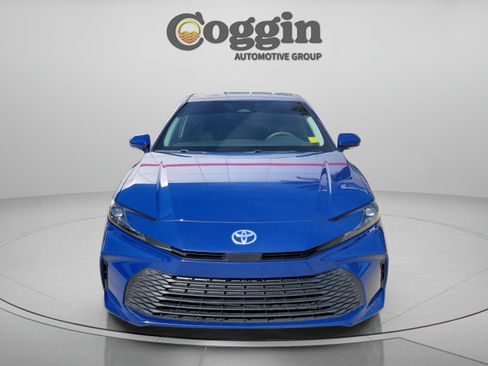Used 2025 Toyota Camry LE FWD image 5
