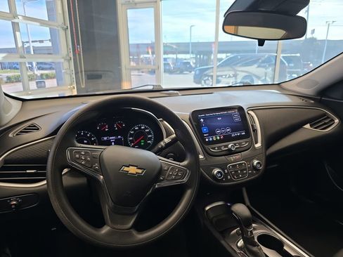 Used 2024 Chevrolet Malibu LT image 17