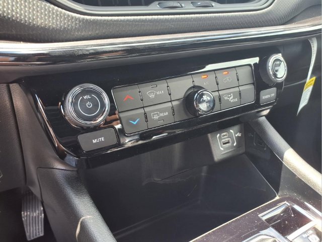 New 2026 Jeep Compass Latitude AWD/4WD image 19