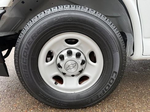 Used 2020 Chevrolet Express 2500 w/ Driver Convenience Package image 39