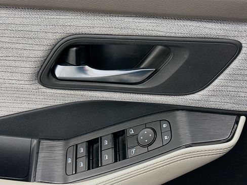 Used 2023 Nissan Rogue SV image 15