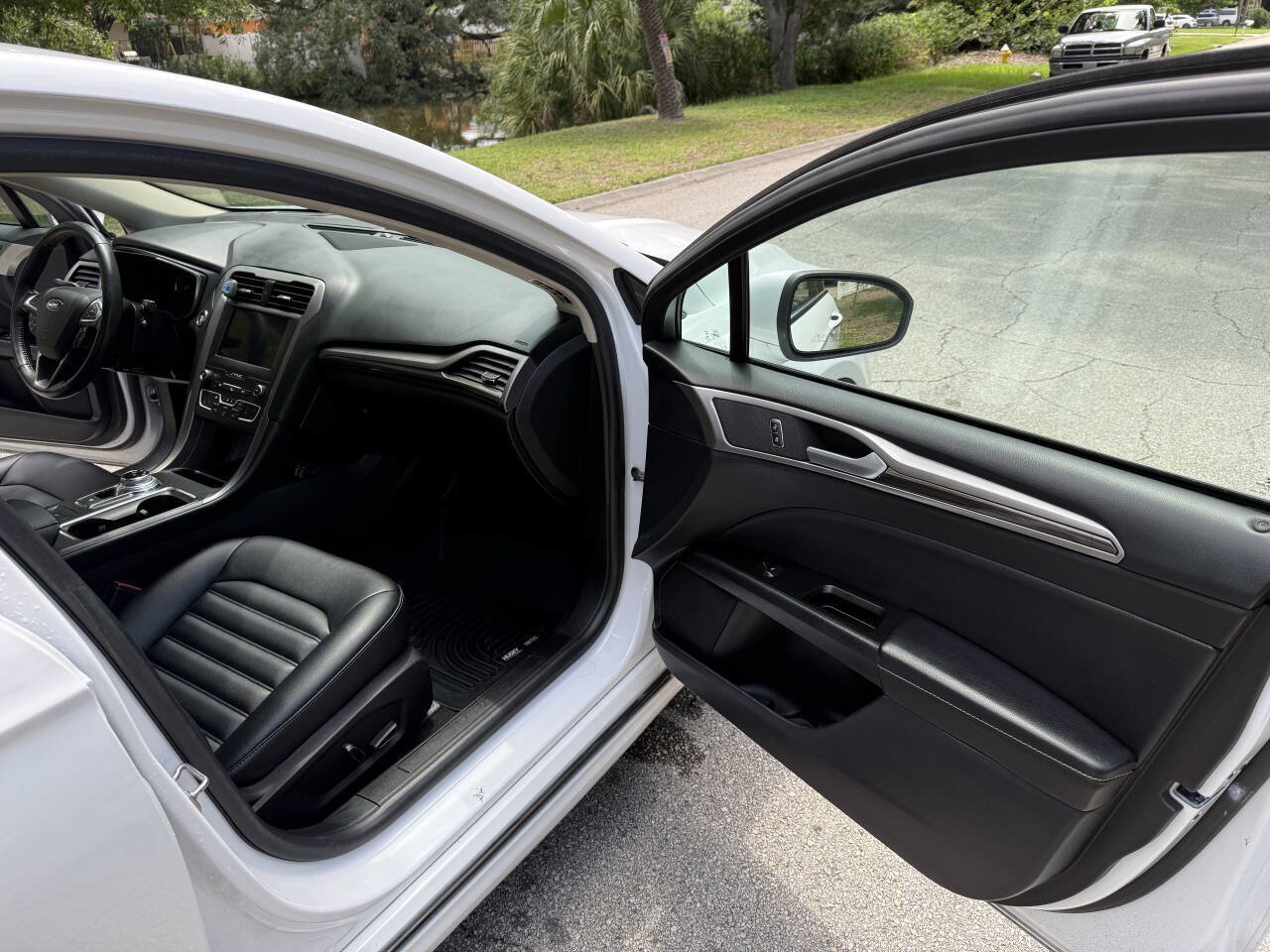 Used 2020 Ford Fusion SEL FWD image 11