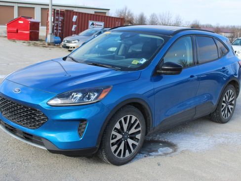 Used 2020 Ford Escape SE Sport image 2