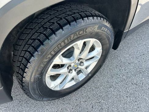 Used 2021 Chevrolet Traverse LT AWD/4WD image 19