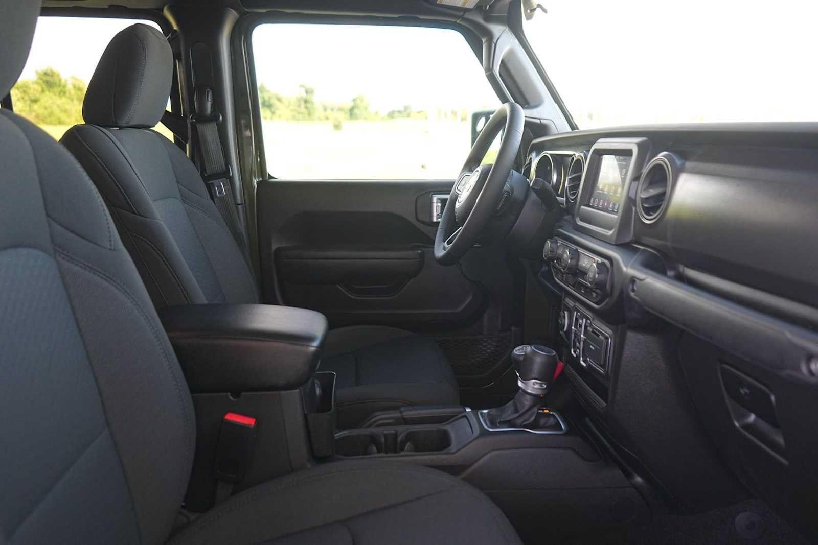 Used 2023 Jeep Gladiator Sport AWD/4WD image 15