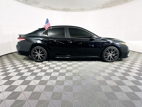 Used 2021 Toyota Camry SE w/ Convenience Package FWD image 2